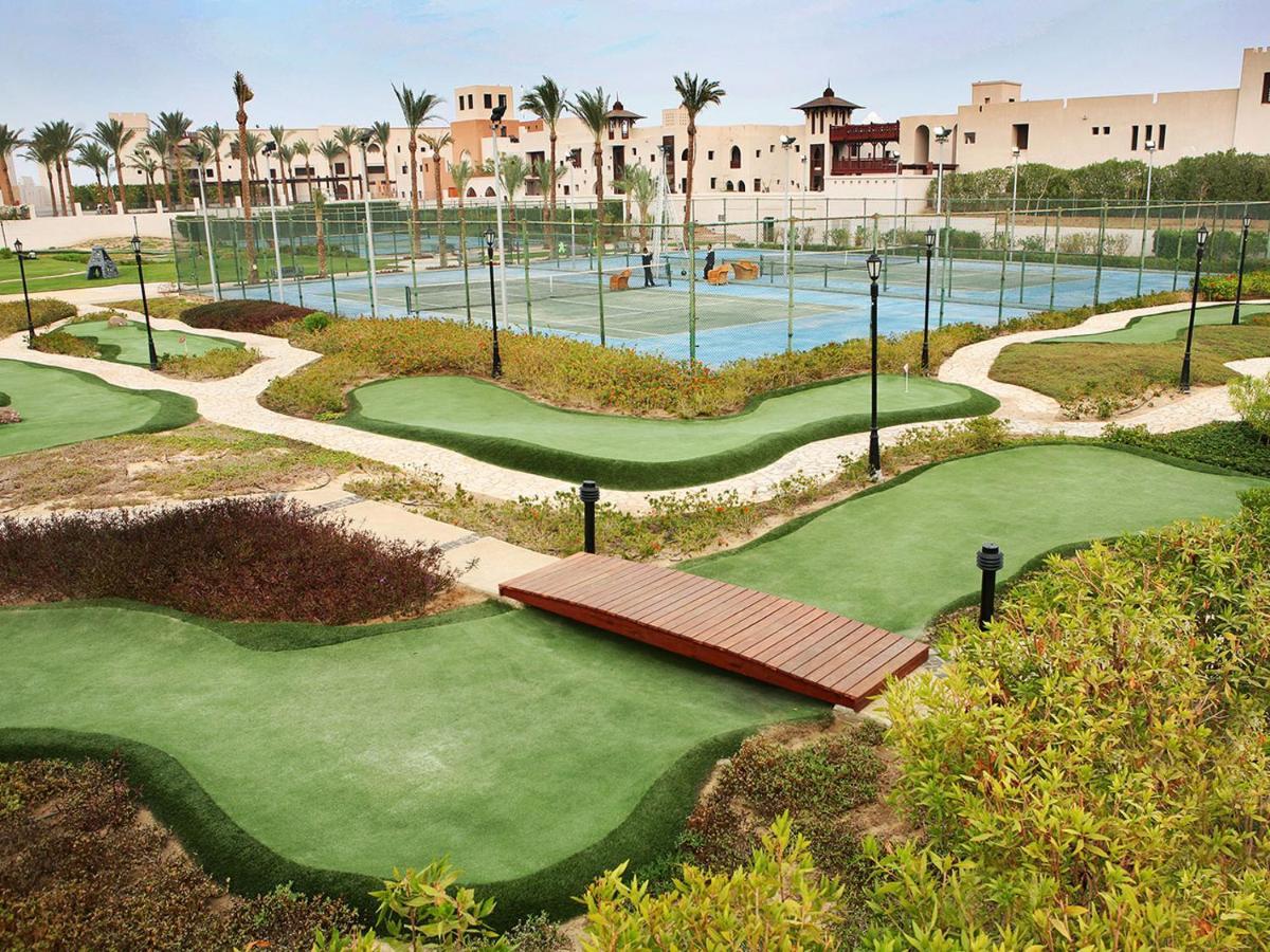 Pickalbatros Sands Port Ghalib Exterior foto Golf course at the resort