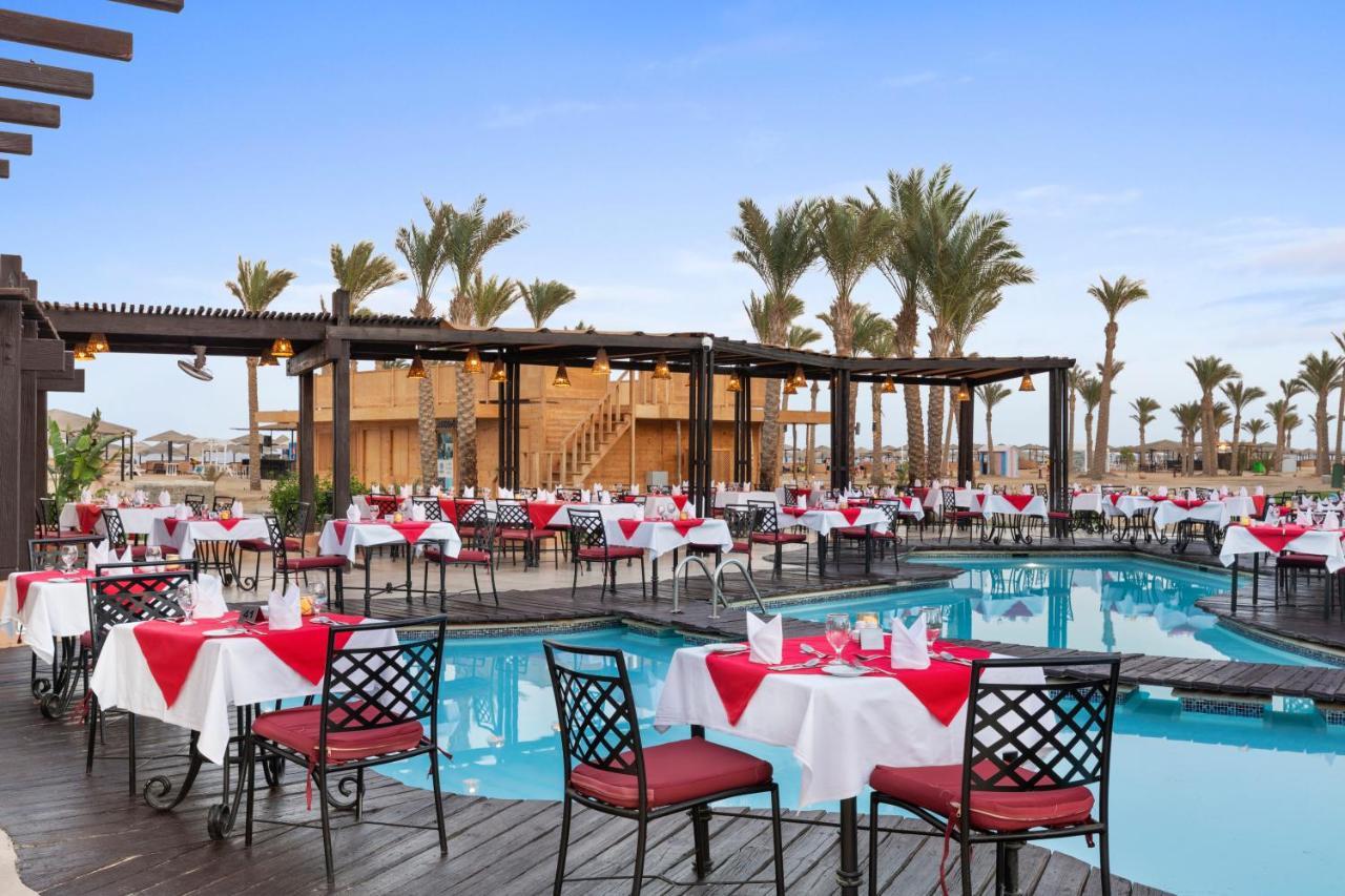 Pickalbatros Sands Port Ghalib Exterior foto The swimming pool at the Hilton Sharm El Sheikh