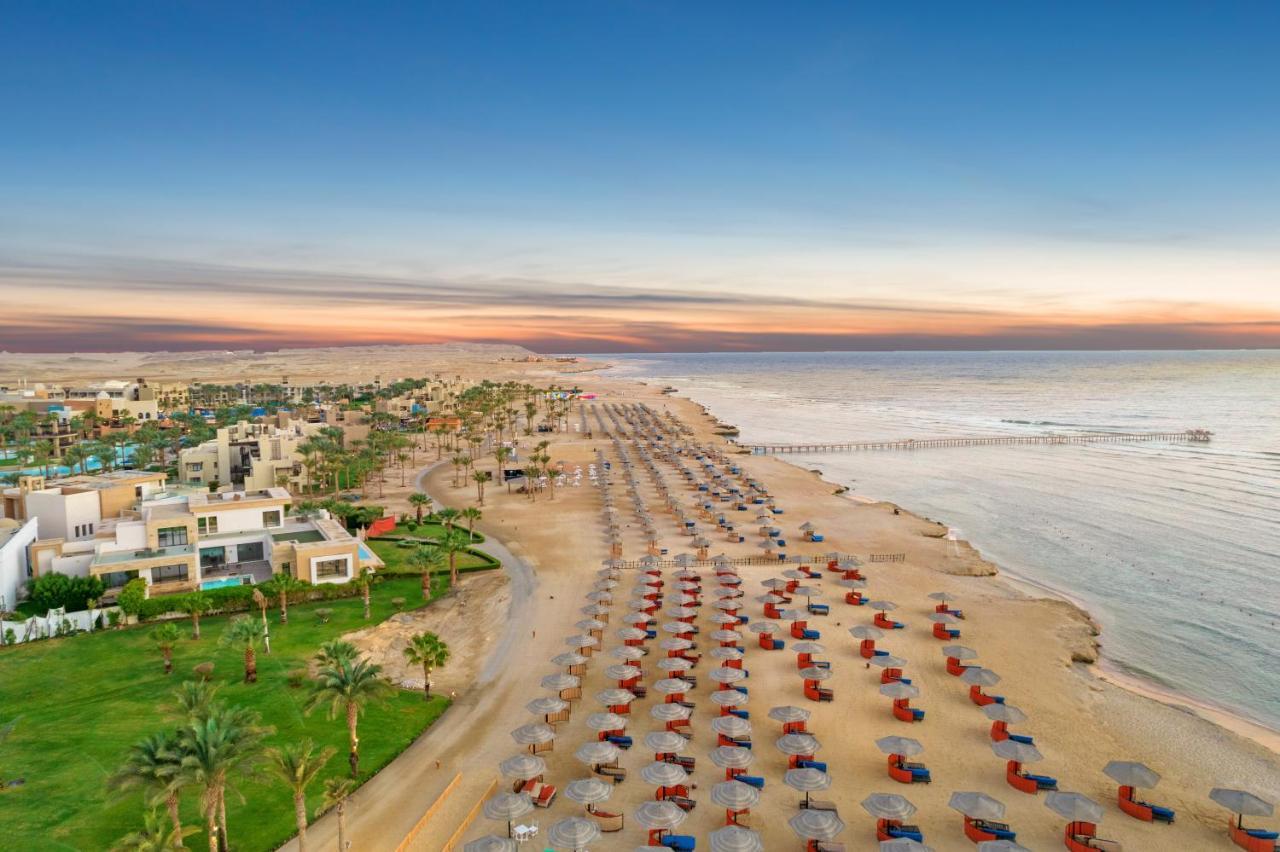 Pickalbatros Sands Port Ghalib Exterior foto Aerial view of the beach at the Hilton Ras Al Khaimah