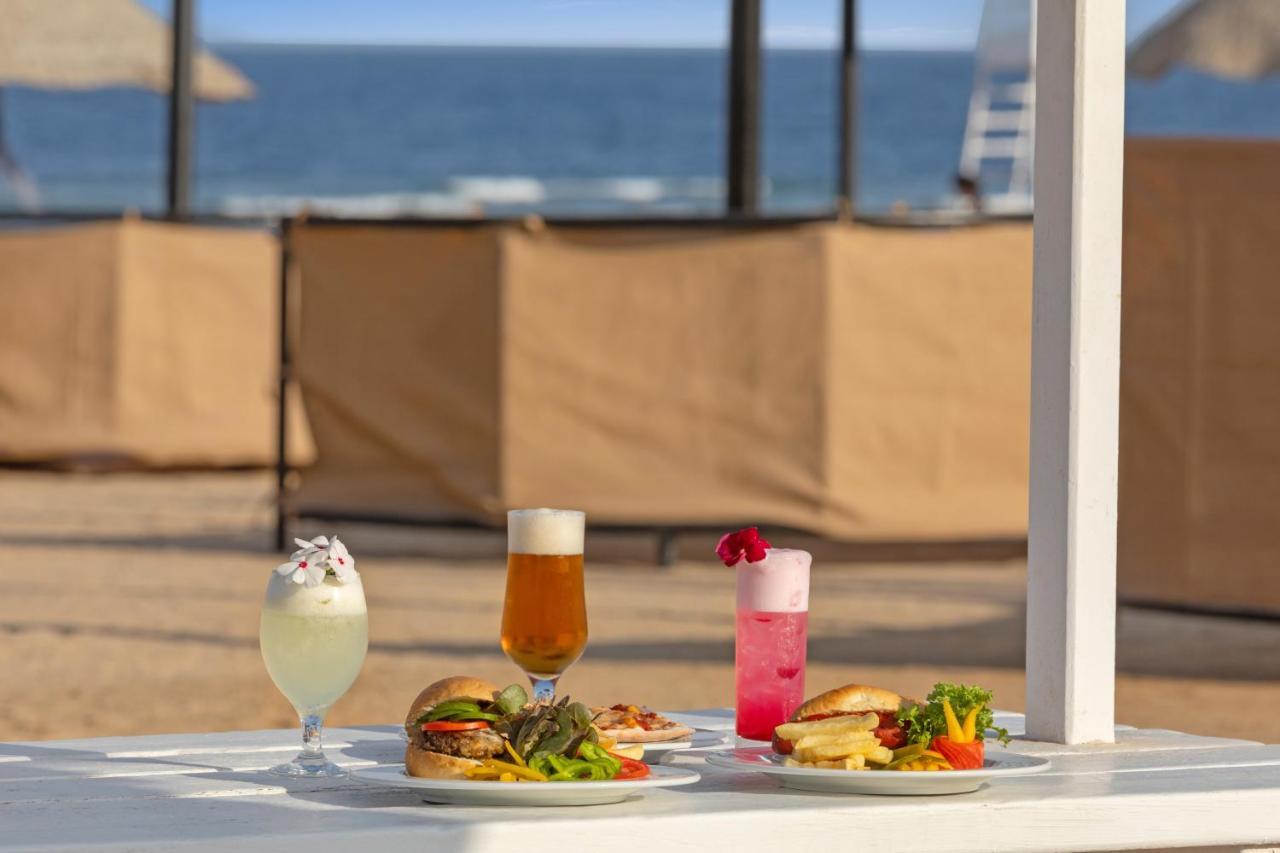 Pickalbatros Sands Port Ghalib Exterior foto Drinks and snacks at the beach