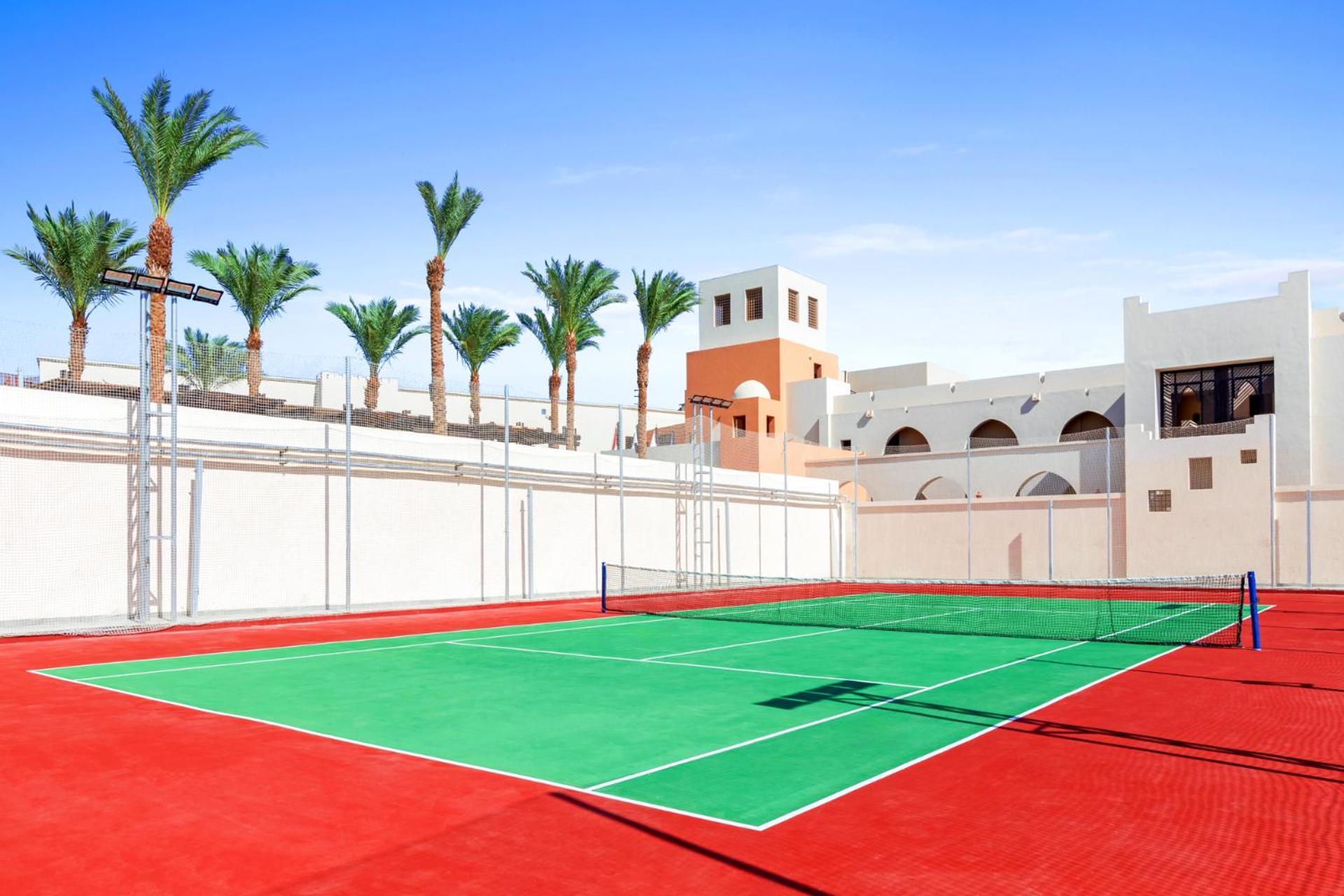 Pickalbatros Sands Port Ghalib Exterior foto Tennis court at the resort