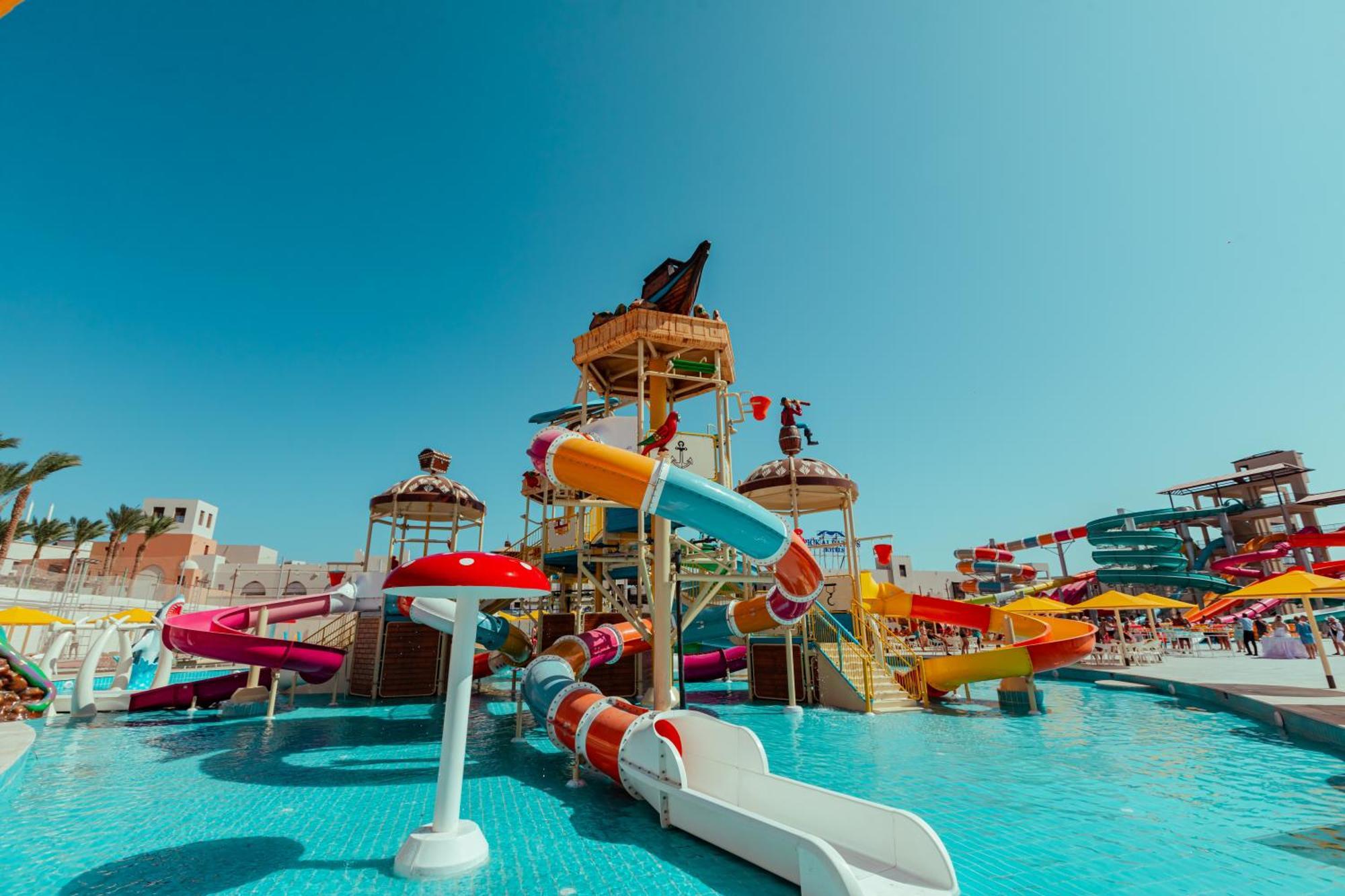 Pickalbatros Sands Port Ghalib Exterior foto The Land of Legends Theme Park