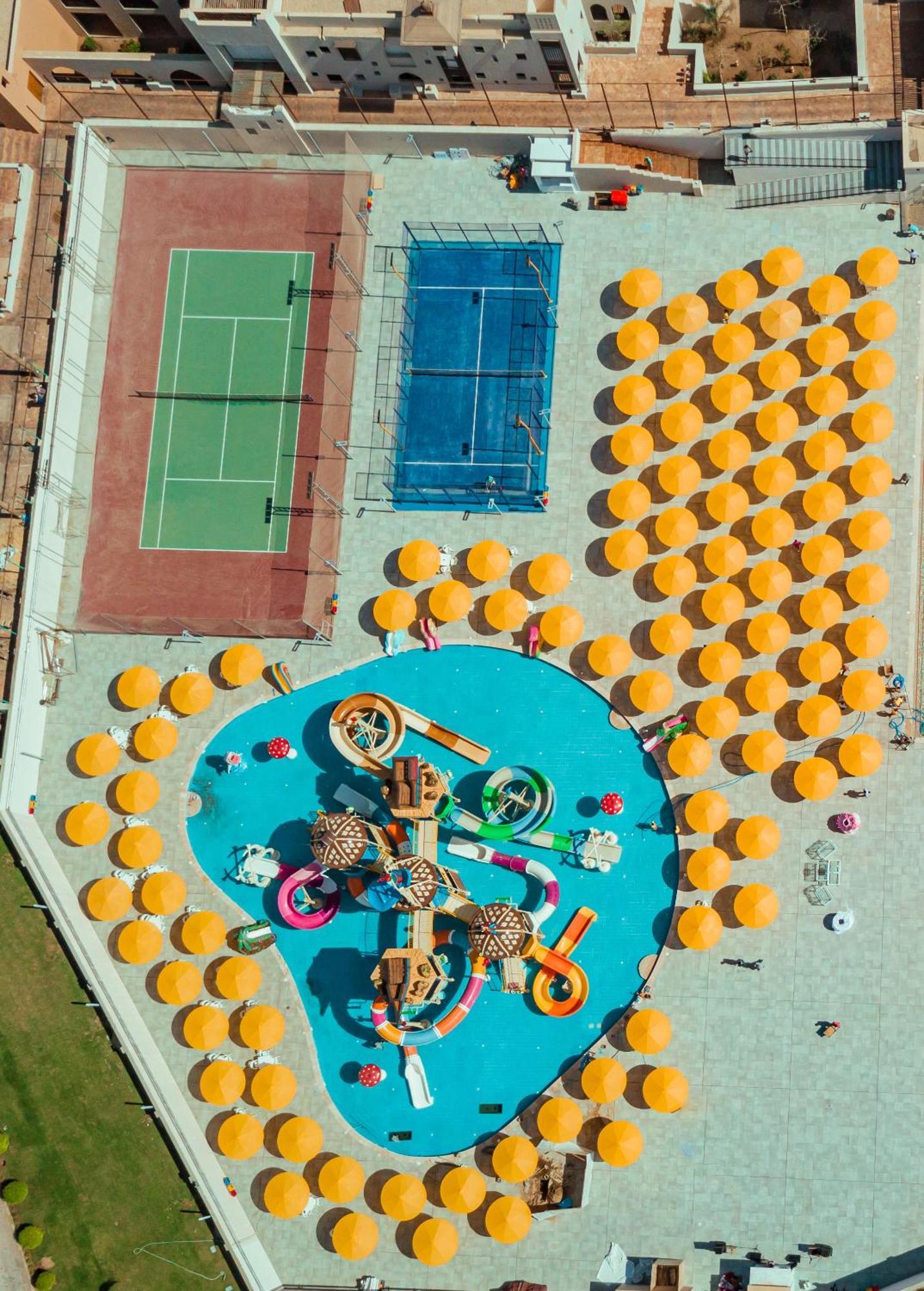 Pickalbatros Sands Port Ghalib Exterior foto Aerial view of the beach